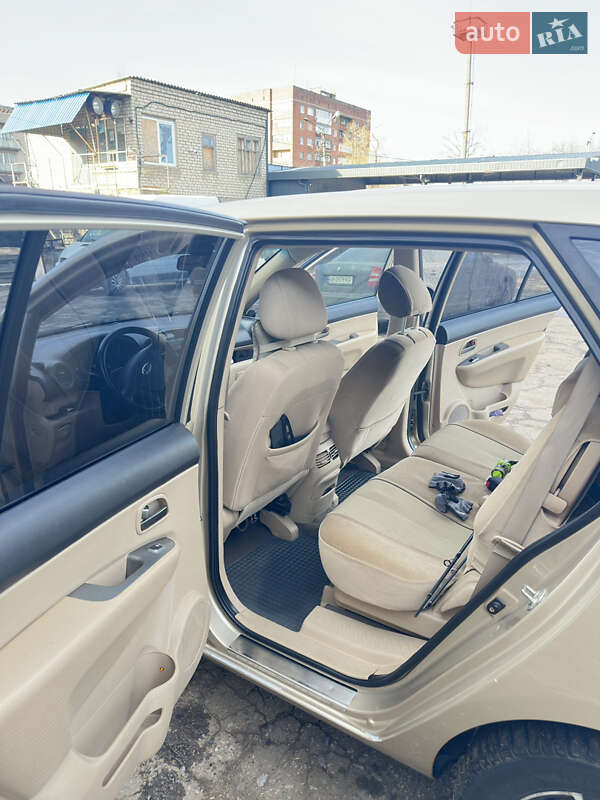 Минивэн Kia Carens 2008 в Краматорске