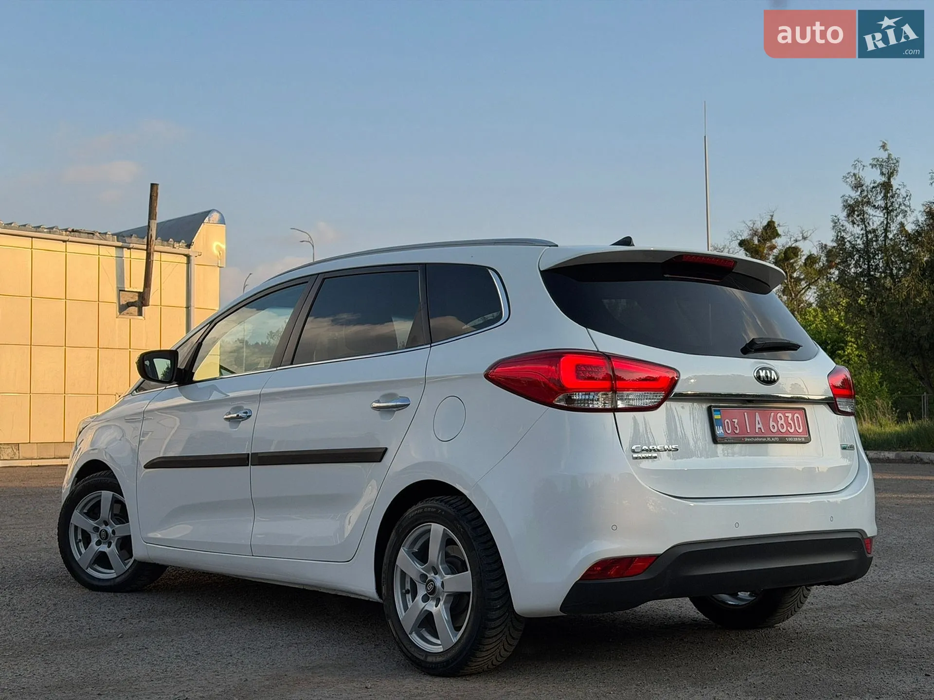 2015 Kia Carens - мініатюра 2