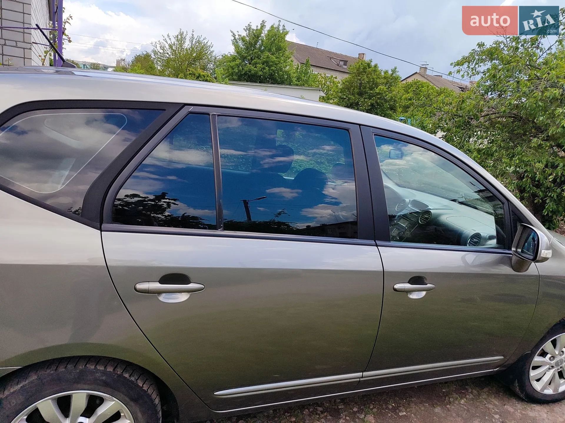 2011 Kia Carens - мініатюра 40