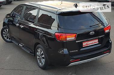 Мінівен Kia Carnival 2015 в 