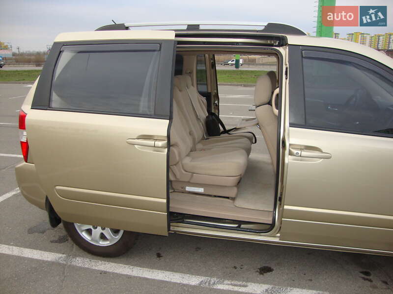 Мінівен Kia Carnival 2007 в Києві
