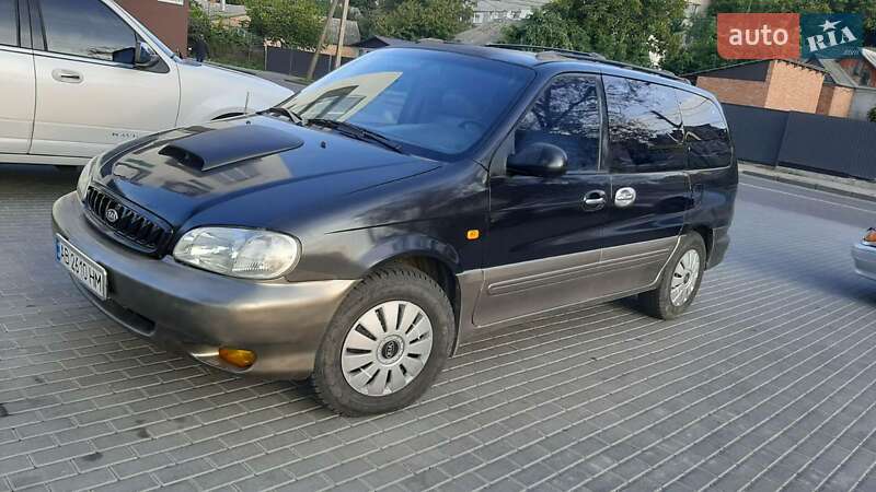 Минивэн Kia Carnival 2000 в 