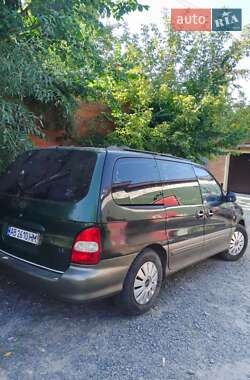 Минивэн Kia Carnival 2000 в 