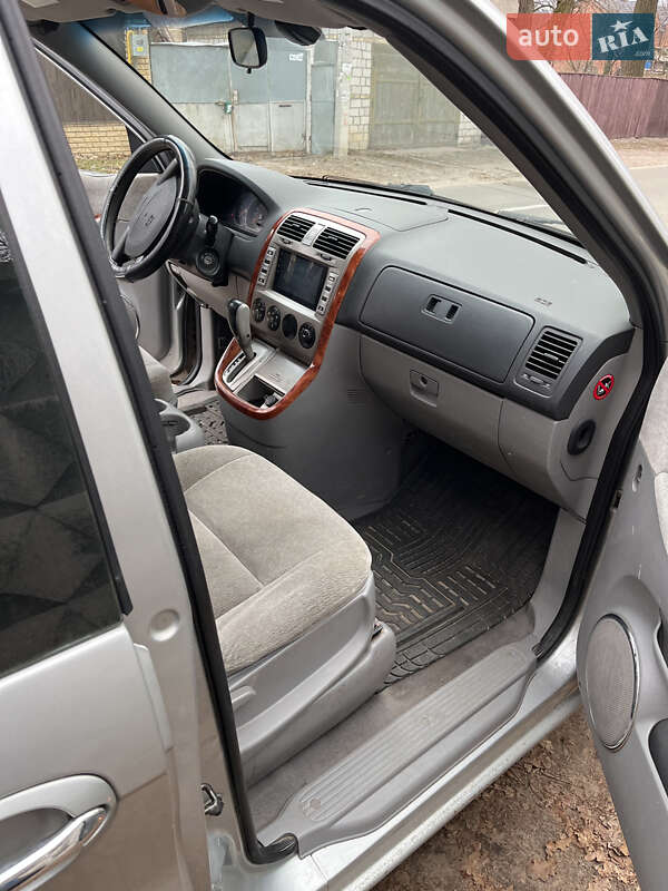 Мінівен Kia Carnival 2003 в Бучі