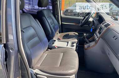 Минивэн Kia Carnival 2001 в 