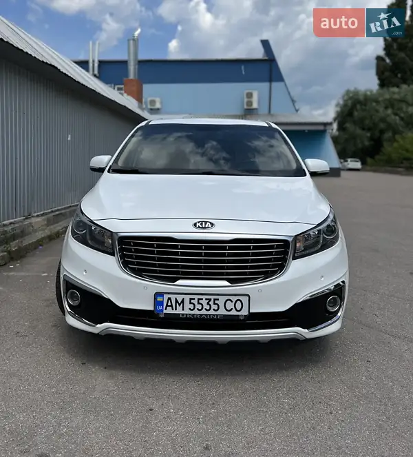 Минивэн Kia Carnival 2016 в 