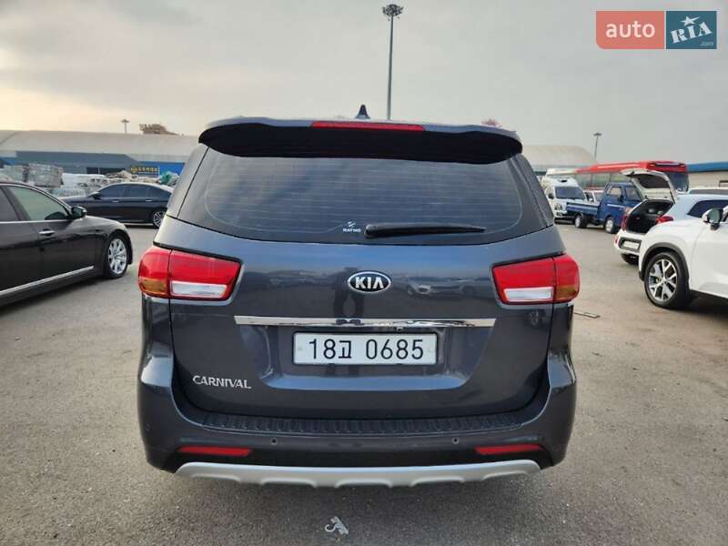 Минивэн Kia Carnival 2016 в Доброполье