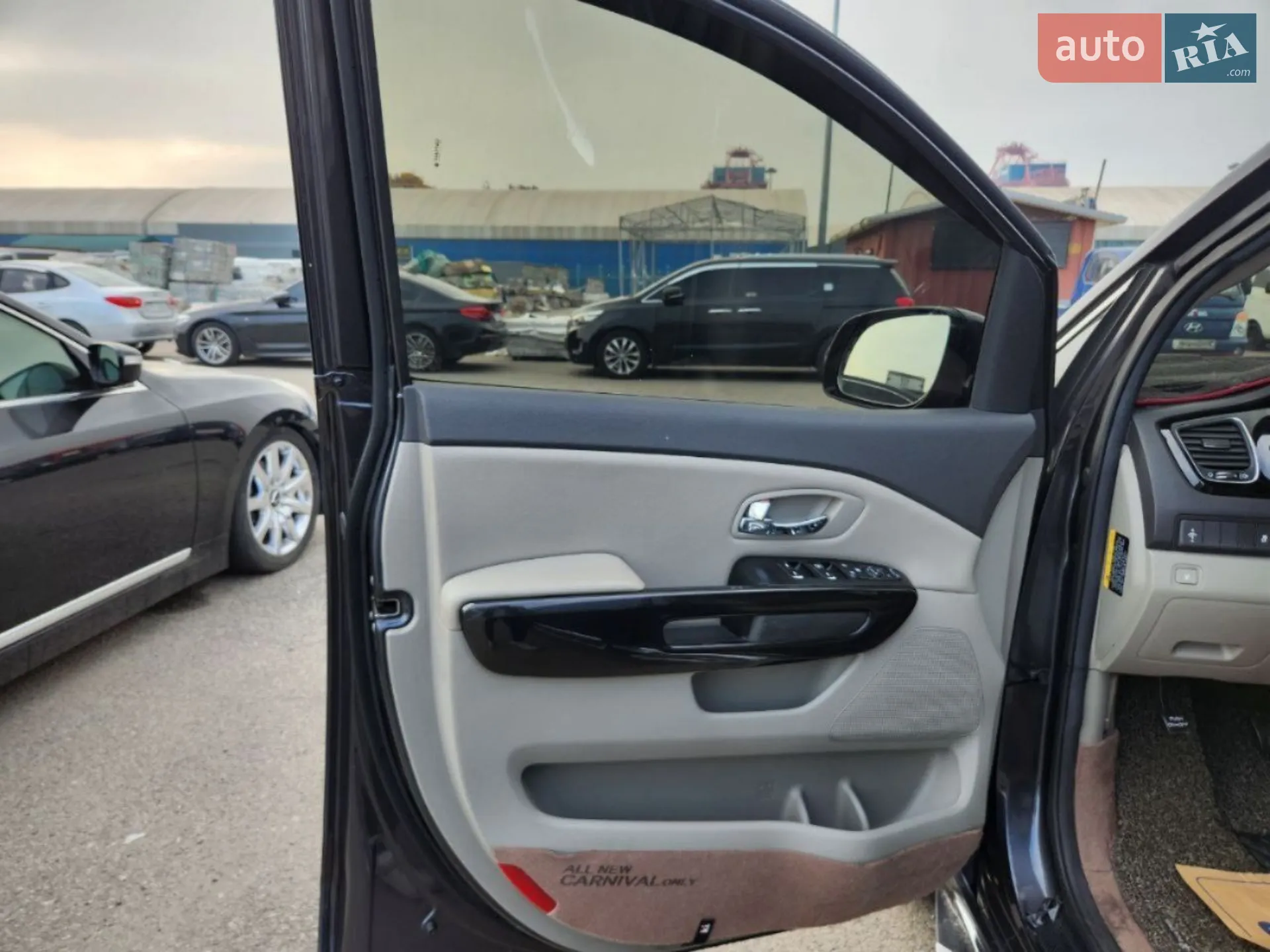 2016 Kia Carnival - мініатюра 19