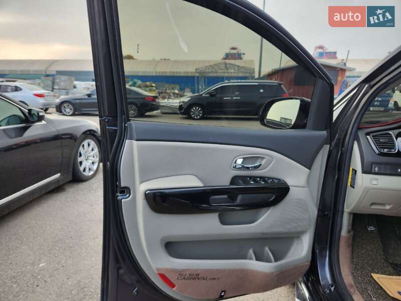 Минивэн Kia Carnival 2016 в Доброполье