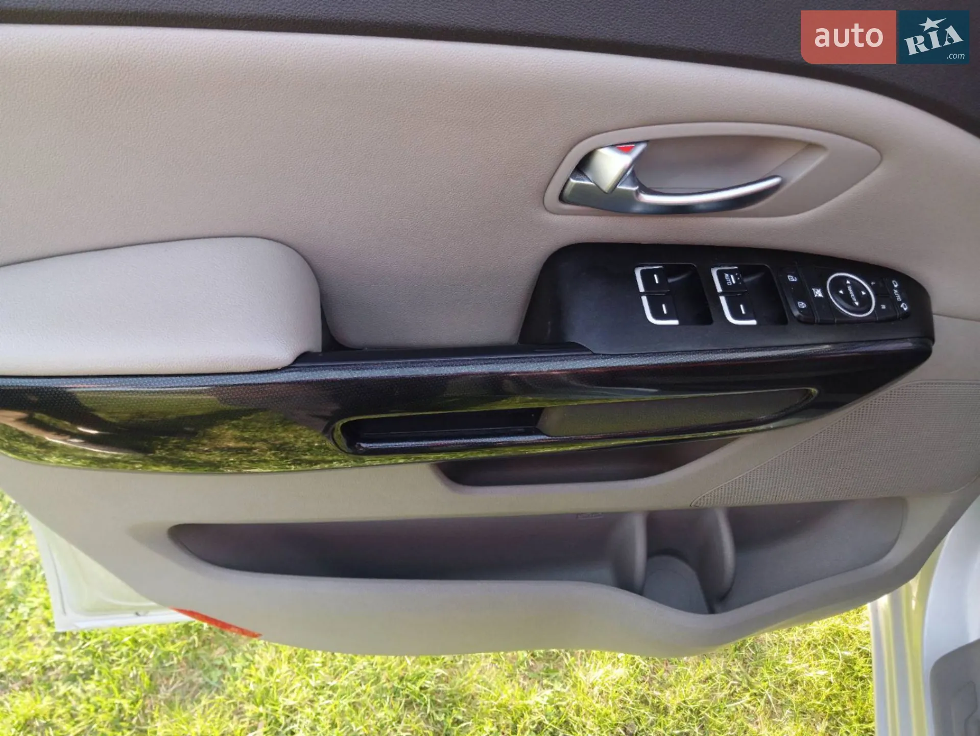 2014 Kia Carnival - мініатюра 32