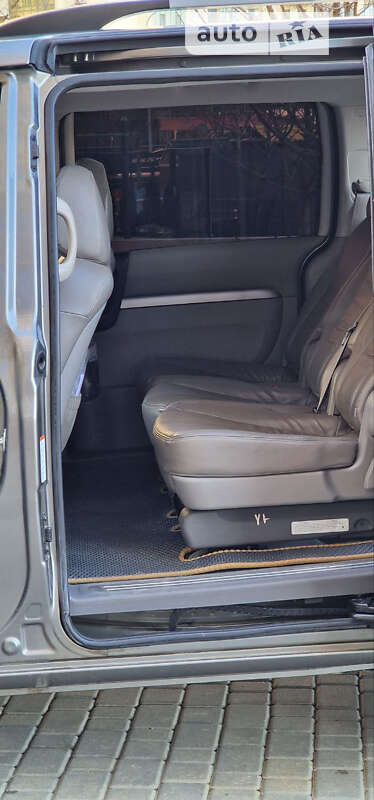 Мінівен Kia Carnival 2011 в Одесі