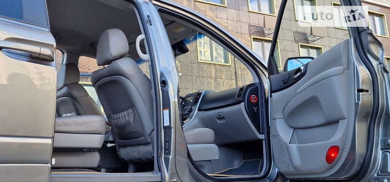 Мінівен Kia Carnival 2011 в Одесі