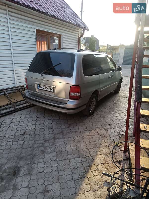 Минивэн Kia Carnival 2003 в Ровно