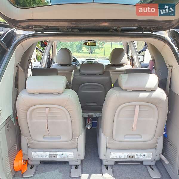 Мінівен Kia Carnival 2006 в Львові