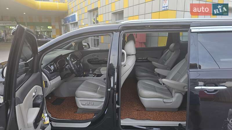 Минивэн Kia Carnival 2014 в Житомире