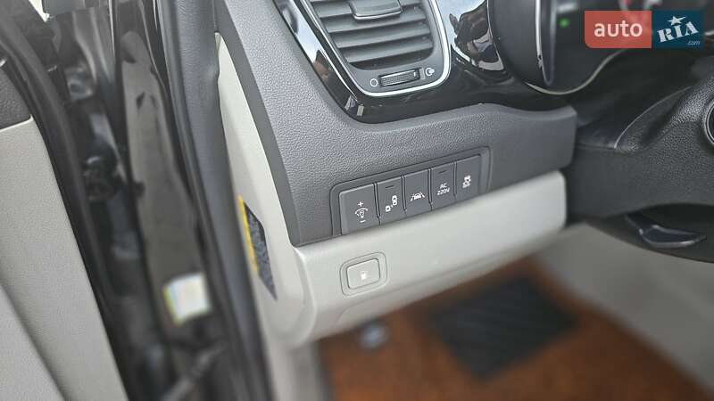 Минивэн Kia Carnival 2014 в Житомире