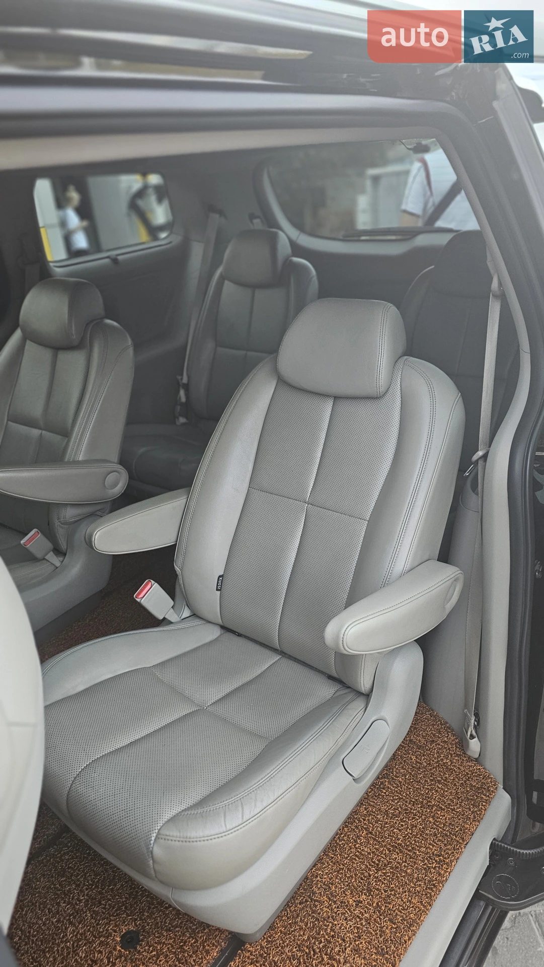 2014 Kia Carnival - мініатюра 21