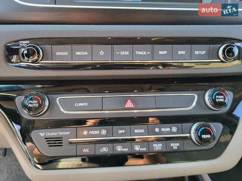 Минивэн Kia Carnival 2018 в Хмельницком