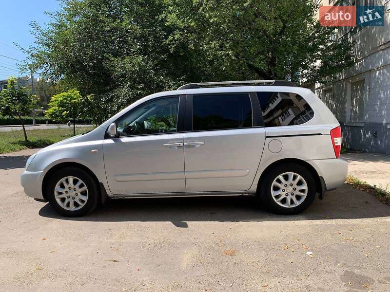 Минивэн Kia Carnival 2006 в Черновцах