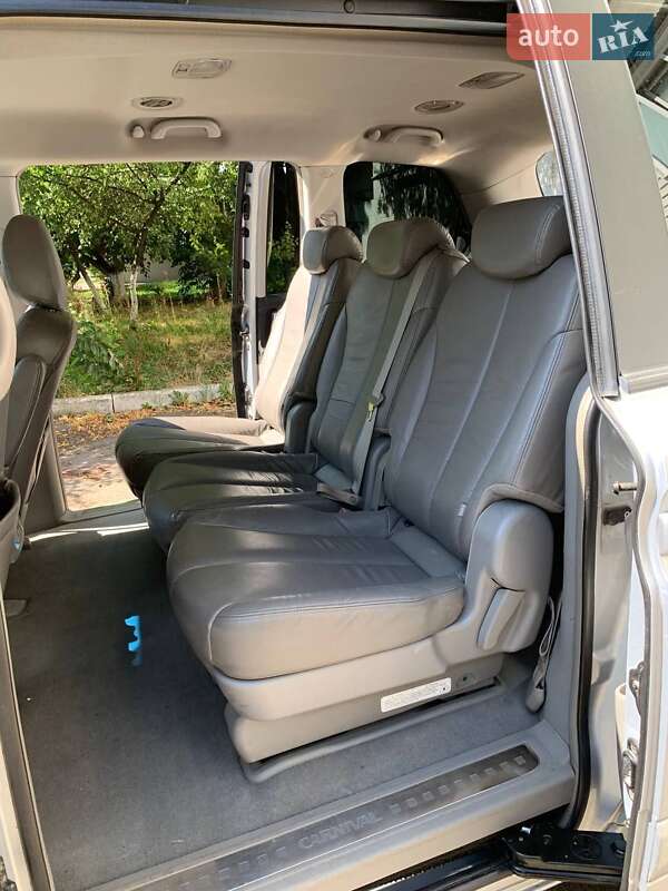 Минивэн Kia Carnival 2006 в Черновцах