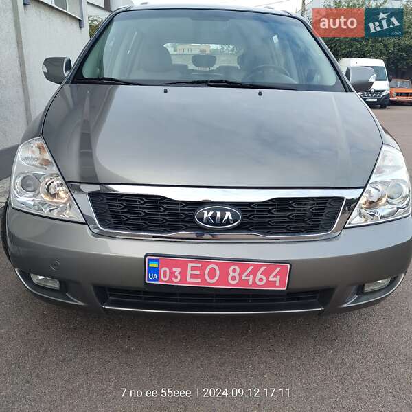 Мінівен Kia Carnival 2012 в Рівному