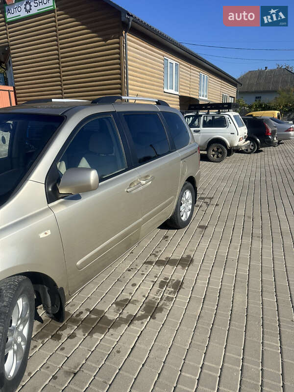 Минивэн Kia Carnival 2008 в Черновцах