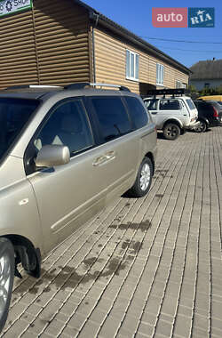 Минивэн Kia Carnival 2008 в 