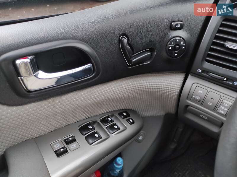 Мінівен Kia Carnival 2006 в Чернігові