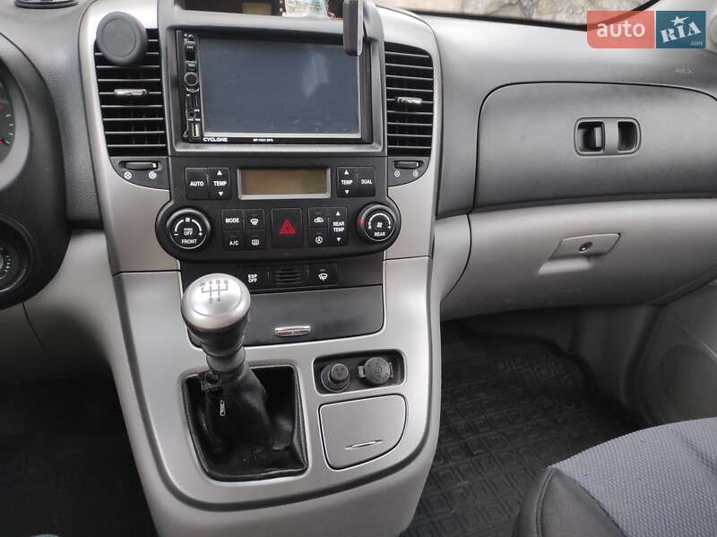 Мінівен Kia Carnival 2006 в Чернігові