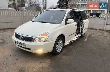 Мінівен Kia Carnival 2011 в Харкові