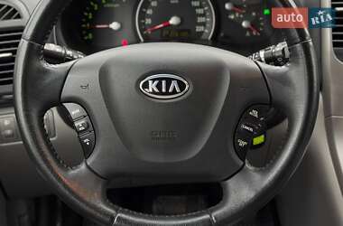 Минивэн Kia Carnival 2012 в 