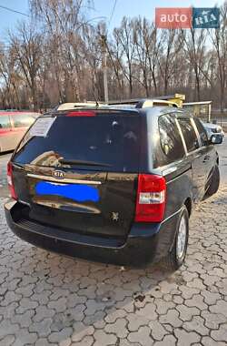 Минивэн Kia Carnival 2012 в 