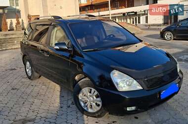 Минивэн Kia Carnival 2012 в 