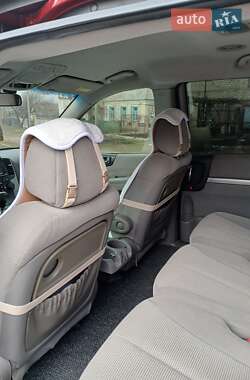 Минивэн Kia Carnival 2008 в 