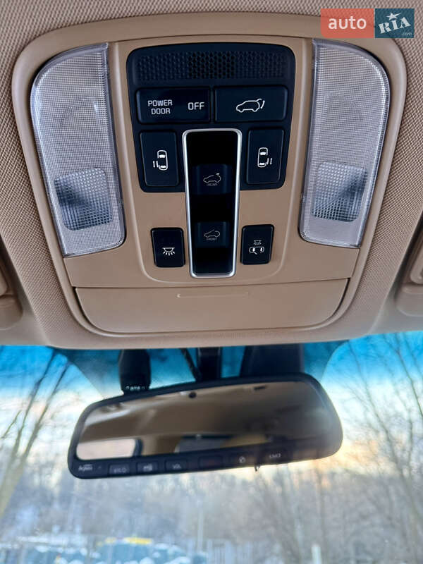 Минивэн Kia Carnival 2017 в Житомире фото 36 Минивэн Kia Carnival 2017 в Житомире