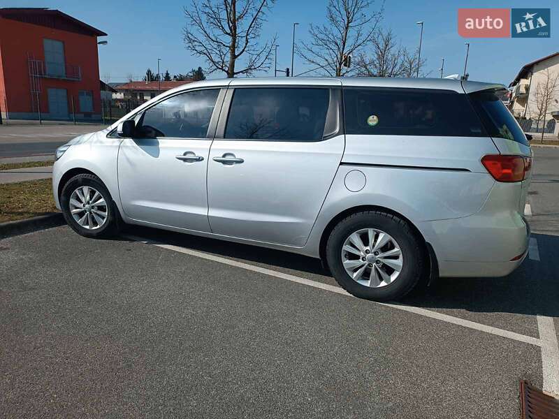 Минивэн Kia Carnival 2016 в Днепре