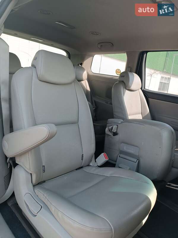 Минивэн Kia Carnival 2016 в Днепре