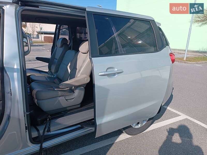 Минивэн Kia Carnival 2016 в Днепре