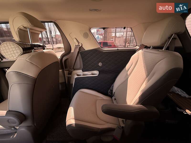 Минивэн Kia Carnival 2022 в Киеве