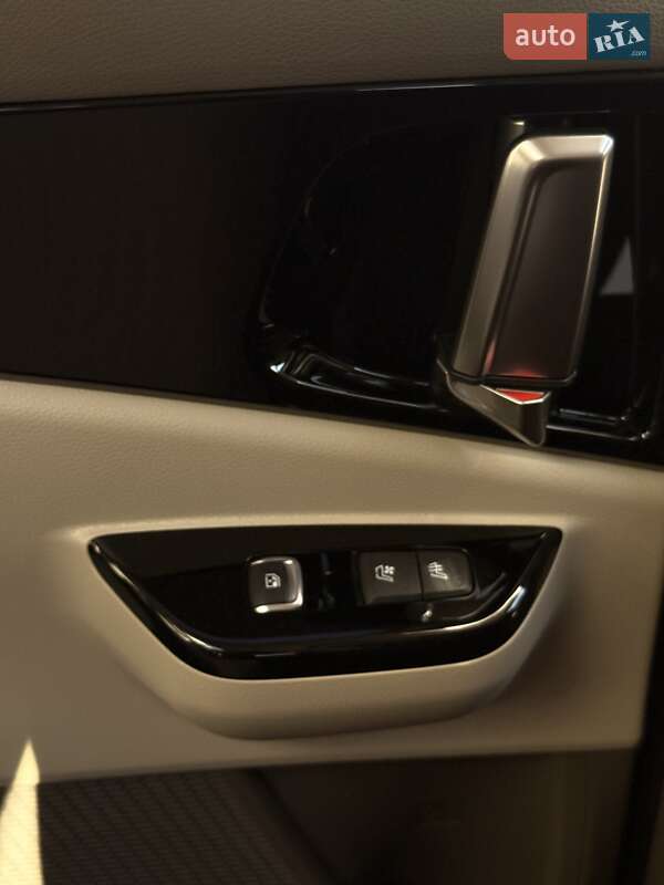 Минивэн Kia Carnival 2022 в Киеве