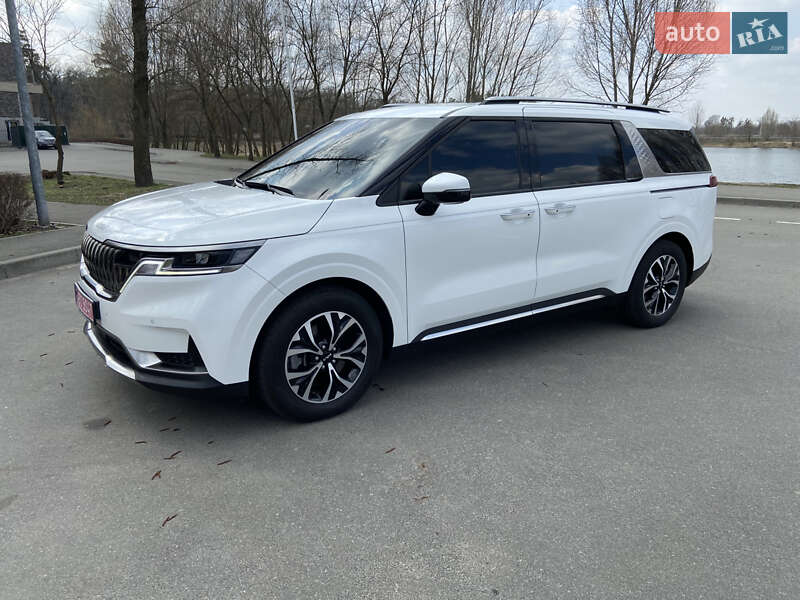 Минивэн Kia Carnival 2023 в Киеве