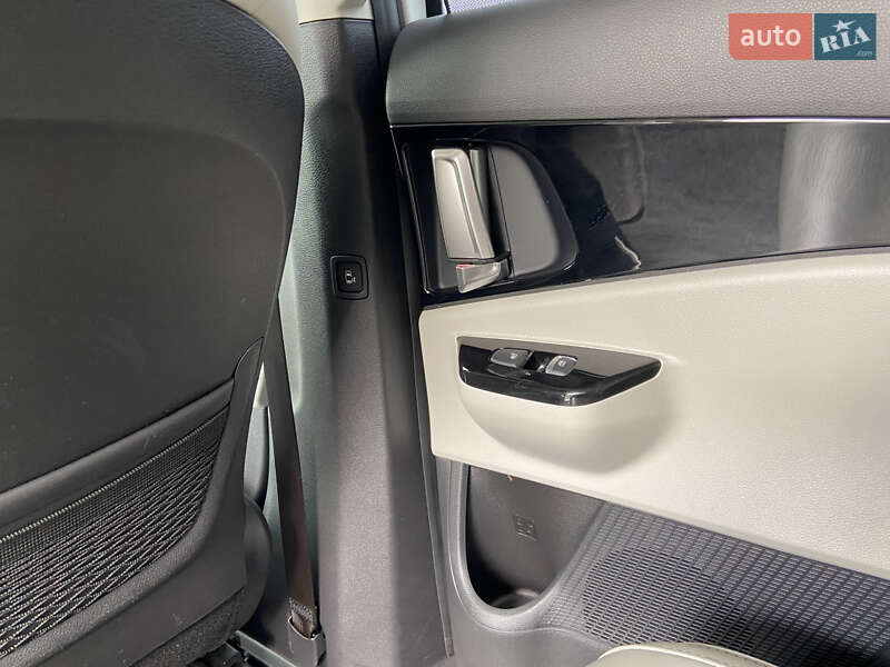 Минивэн Kia Carnival 2023 в Киеве