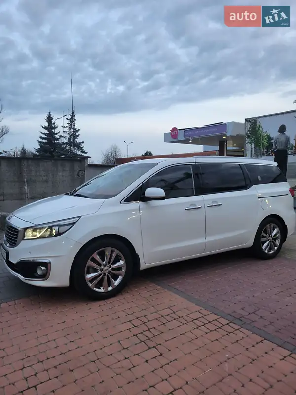 Kia Carnival