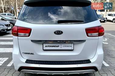 Минивэн Kia Carnival 2017 в 