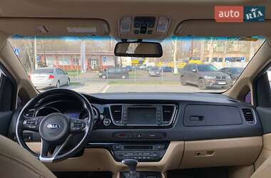 Минивэн Kia Carnival 2017 в 