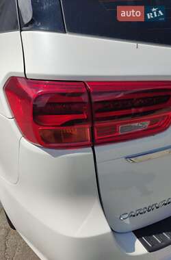 Минивэн Kia Carnival 2019 в 