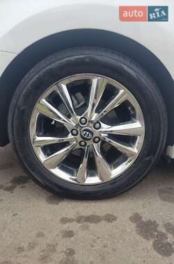 Минивэн Kia Carnival 2019 в 
