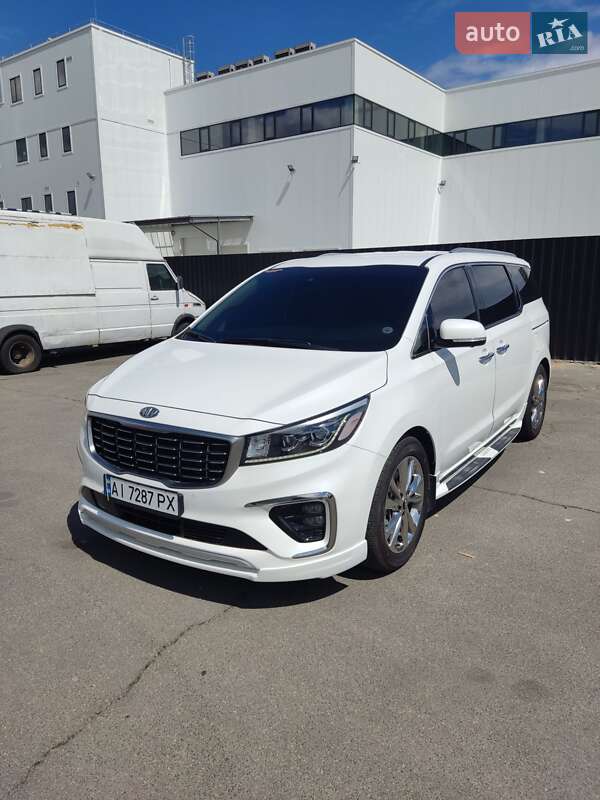 Минивэн Kia Carnival 2019 в 