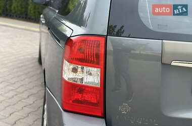 Минивэн Kia Carnival 2006 в 