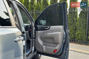 Минивэн Kia Carnival 2006 в 
